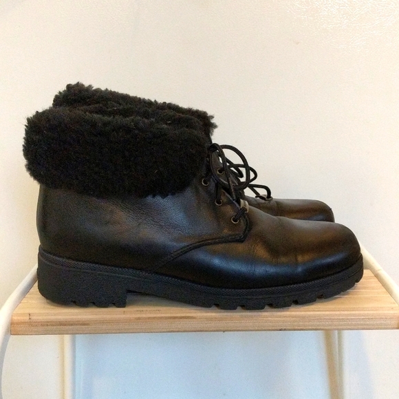Vintage Rare Black Leather Sorel Boots 10M